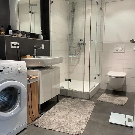 Apartment -bhf 5 Min - Naehe Messe *